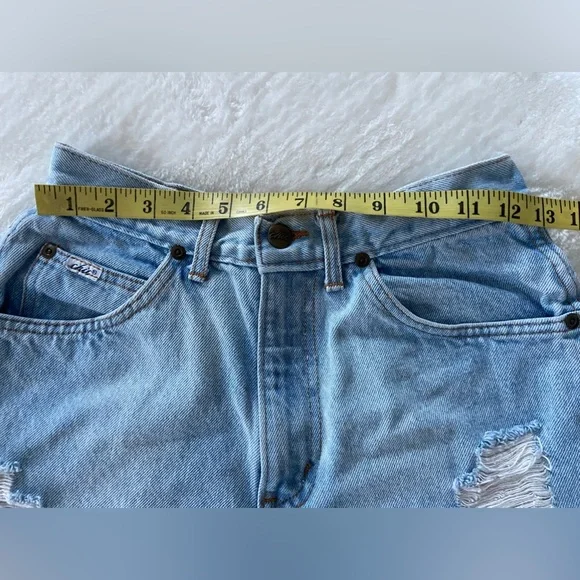 Vintage Chic Womens Ripped Raw Hem Denim Shorts size S - Picture 9 of 11